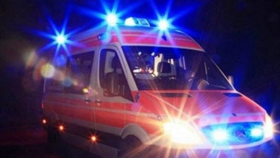EMRI/ Aksident në Borsh, guri i madh bie mbi skrep zë poshtë drejtuesin, transportohet me helikopter drejt Tiranës