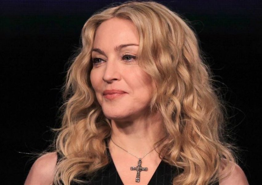 Pa komplekse/ Madonna poston foto me të dashurin 36-vjet më të ri