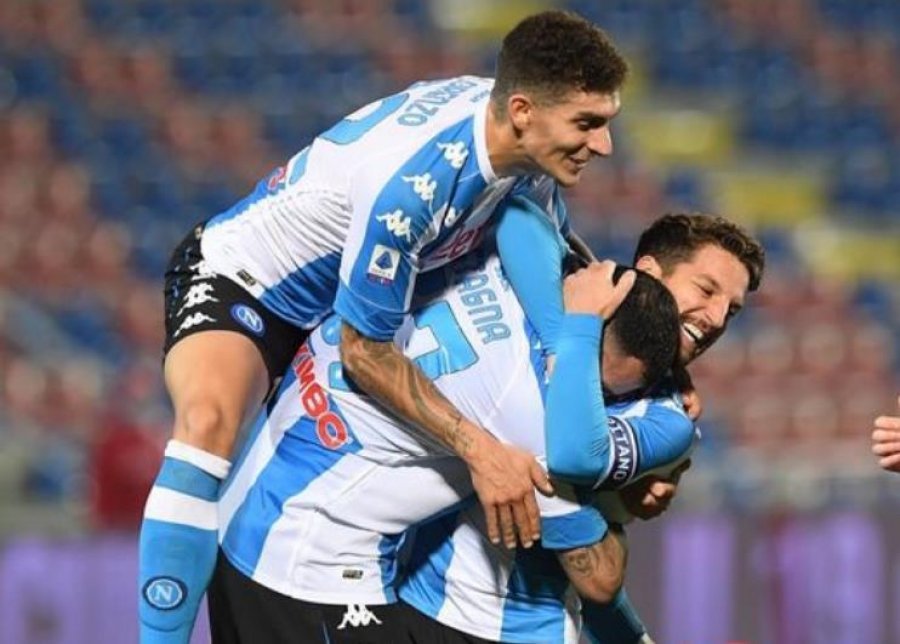 Serie A/ Napoli ‘poker’ ndaj Crotones, ngjitet në vend të tretë