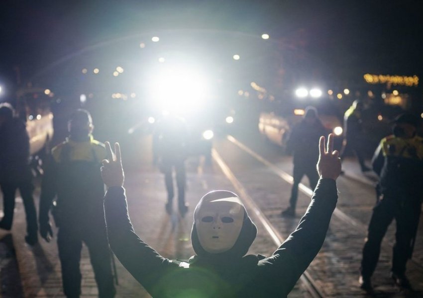 Shpërthejnë protestat në Holandë, kundër bllokimit 5 javor