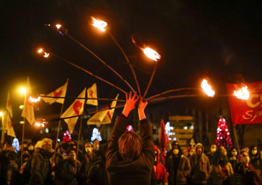 Bota ka nevojë për artin tonë, protestojnë xhonglerët francezë