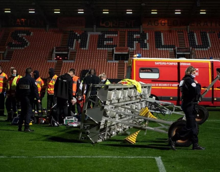 Tragjedi në ndeshjen Lorient-Rennes, humb jetën 38-vjeçari nga goditja në kokë