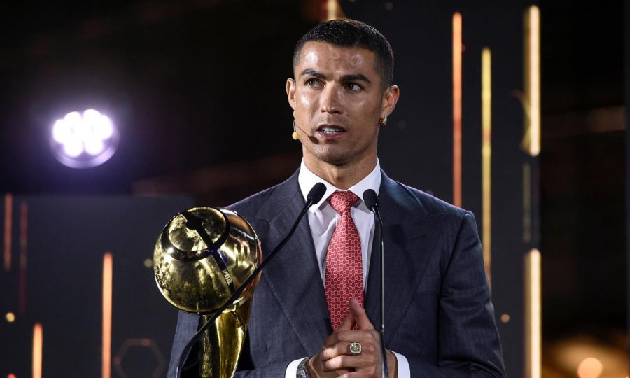 ZYRTARE: Cristiano Ronaldo shpallet lojtari i shekullit