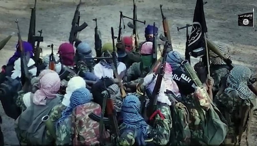 Masakrohen mbi 50 persona në një fushë futbolli , ISIS merr përsipër sulmin