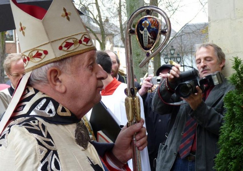 Abuzimi me fëmijët në kishën polake: Sekretari i papa Gjon Palit nën dyshim