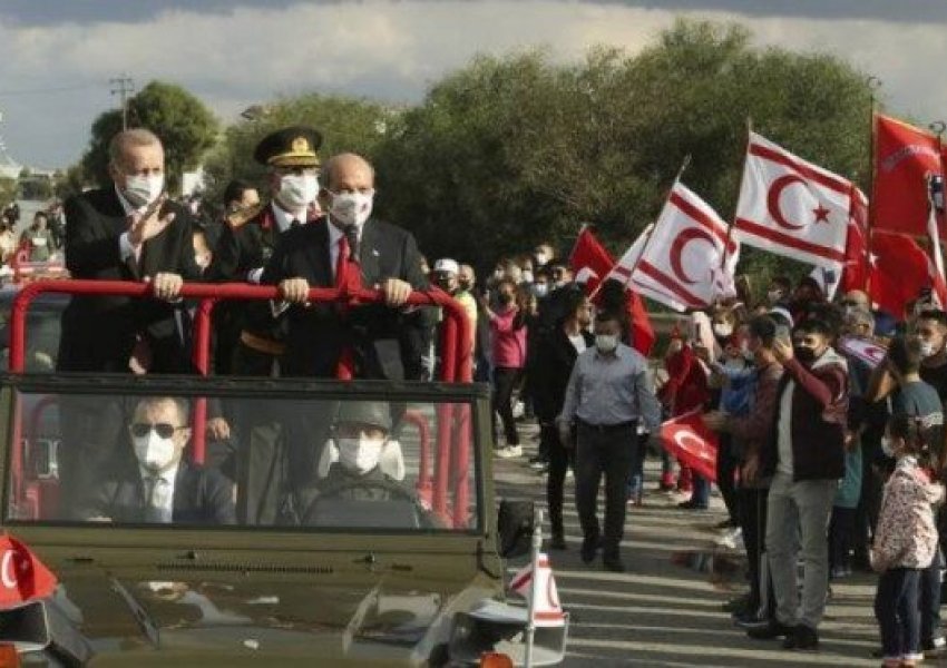 Erdogan viziton qytetin fantazmë në Qipro, Greqia: Provokim i paparë