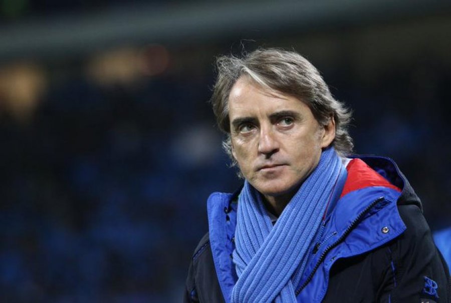 Italia mendon t'i rinovojë kontratën Roberto Mancini-t