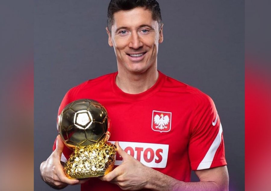 VIDEO/ 'France Football' nuk ia dha, Lewandowski merr 'Topin e Artë' nga shokët e skuadrës