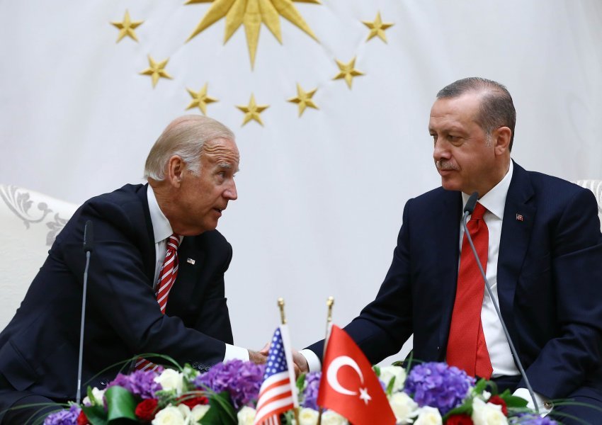 Erdogan bëhet gati për një katërvjeçar të vështirë me Biden