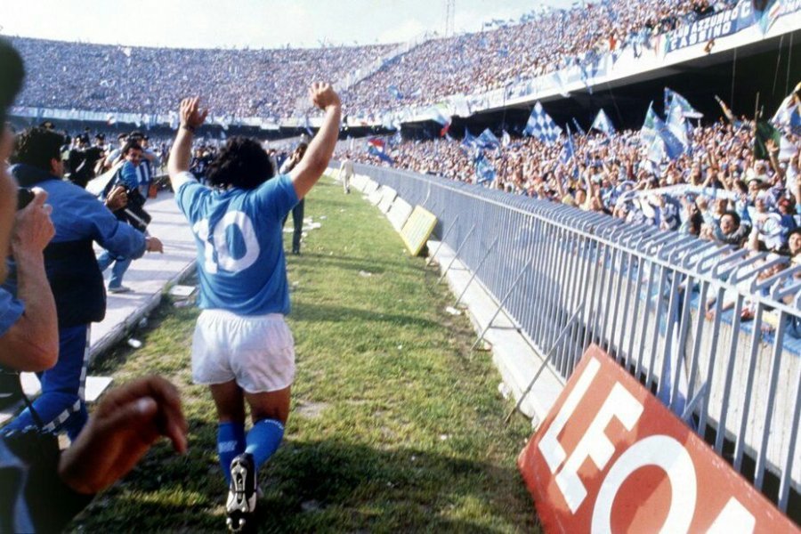 Stadiumi 'San Paolo' i Napoli do të quhet, Diego Maradona?