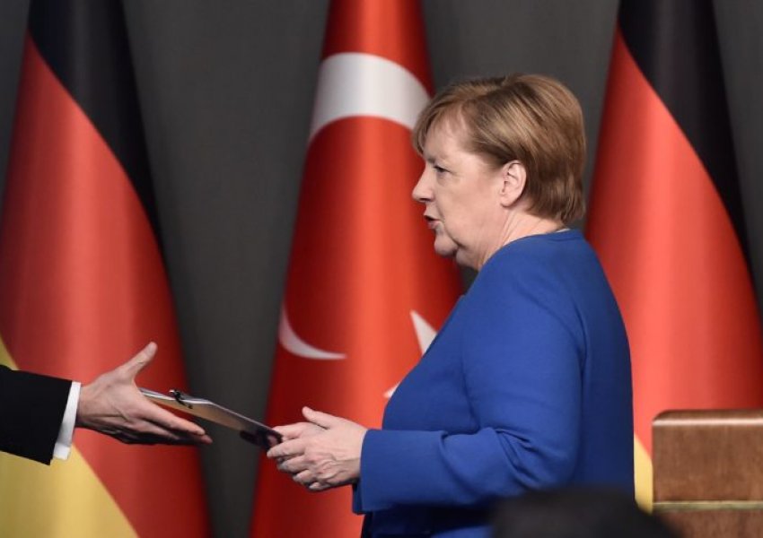 ‘Axhendë pozitive’ me Turqinë/ Merkel kundër sanksioneve nga BE