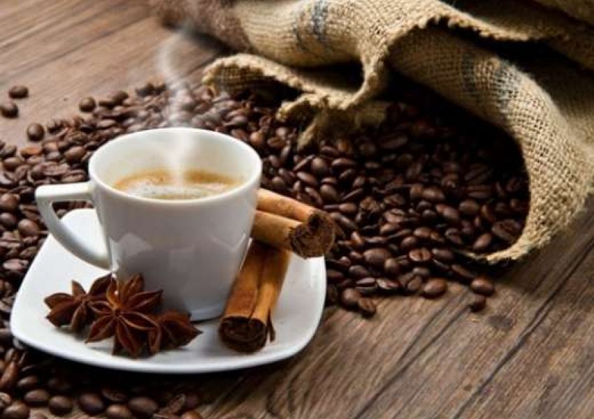 Pirja e kafesë mund të zvogëlojë rrezikun e infeksionit Covid-19