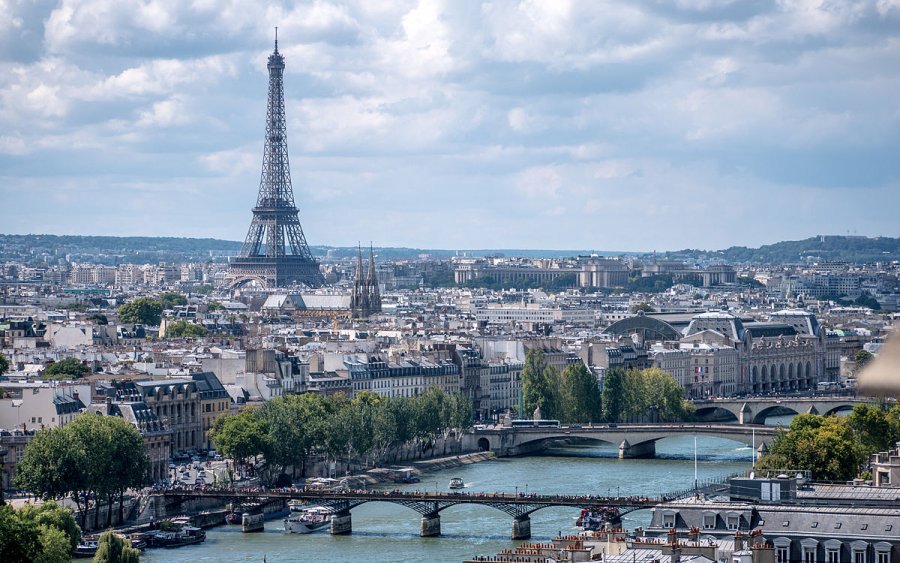 Horror në Paris/ Gjenden të vrarë në banesë një grua dhe katër fëmijë….