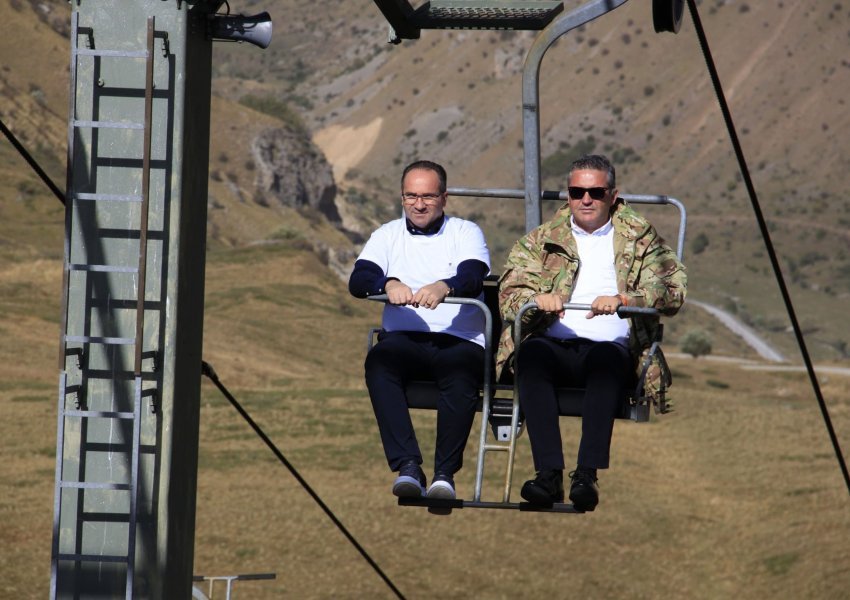 'Të ecim shtigjeve të Dardanisë'/Ja si i hypën teleferikut dy ministrat tanë...