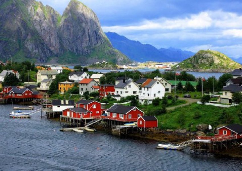 FOTO/ Magjia që ndodh çdo natë në Lofoten