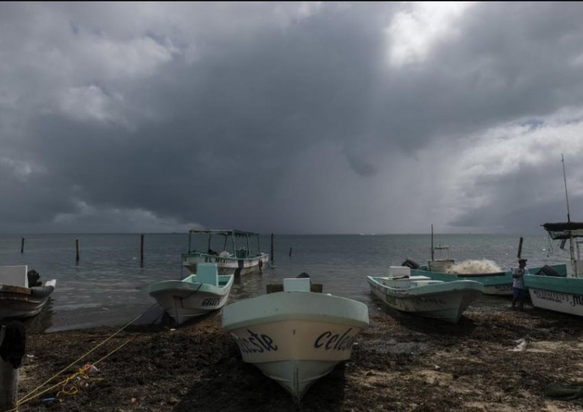 Uragani Delta lëshohet me ulërimë drejt Meksikës, evakuohen mijëra njerëz