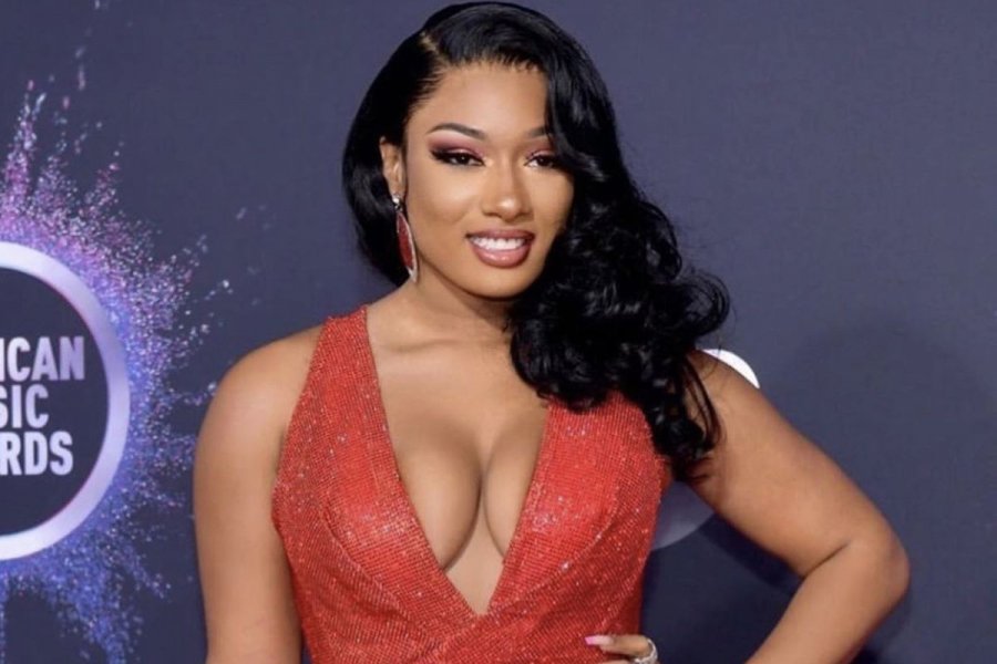 Reperi akuzohet për sulmin ndaj Megan Thee Stallion, rrezikon 22 vite burg