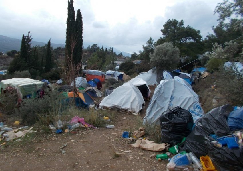 Në kampin e refugjatëve në Samos, Greqi po ndodhin krime kundër njerëzimit