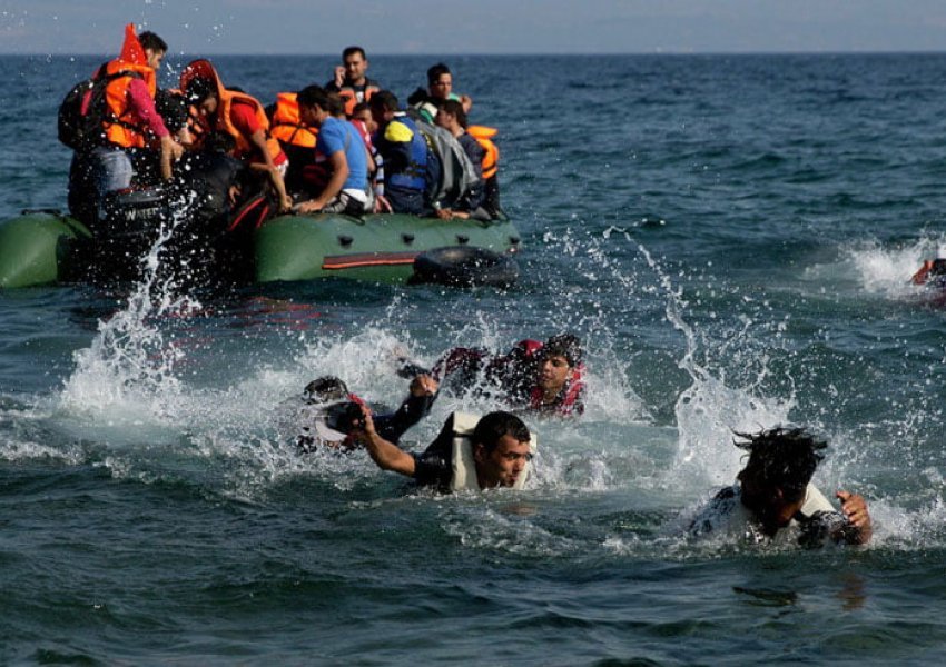 Tragjedi në Mesdhe/ Fundoset varka në Tunizi, mbi 11 refugjatë humbin jetën