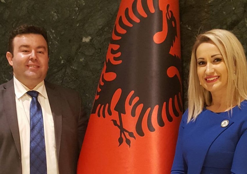 Deputeti kosovar e akuzon Lajcakun për standard të dyfishtë