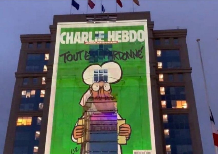 Karikaturat e Charlie Hebdo të projektuar në të gjithë Francën në shenjë nderimi për Samuel Paty 