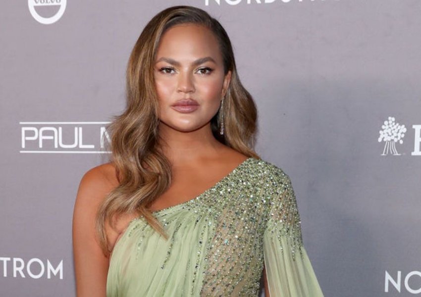 Publikoi foto me foshnjën e vdekur/ Chrissy Teigen: E dija që duhet ta ruaja këtë moment...