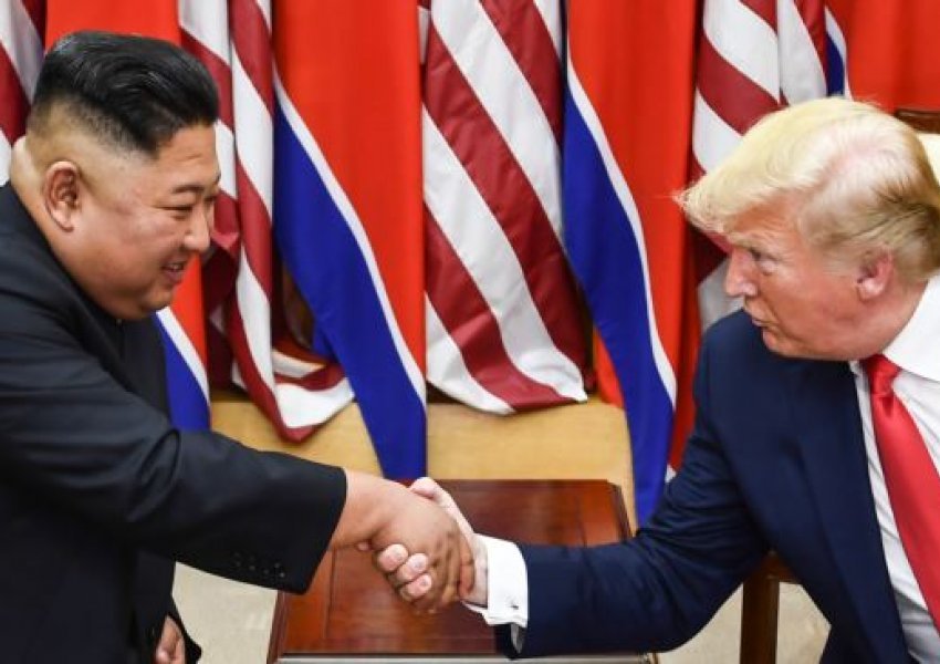 ‘Letra dashurie’ plot fjalë miqësie dhe lavdërimesh mes Trump dhe Kim Jong-Un