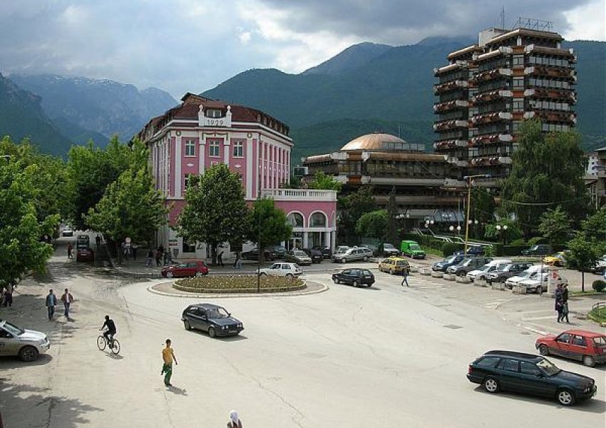 Policia e Pejës gjobitë kompanitë e transportit dhe udhëtarët për mos bartjen e maskave