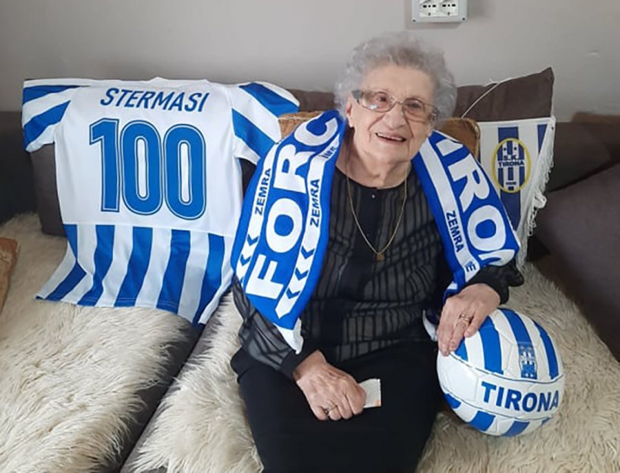 Gruaja e ikonës së futbollit Selman Stërmasi feston 100-vjetorin e lindjes