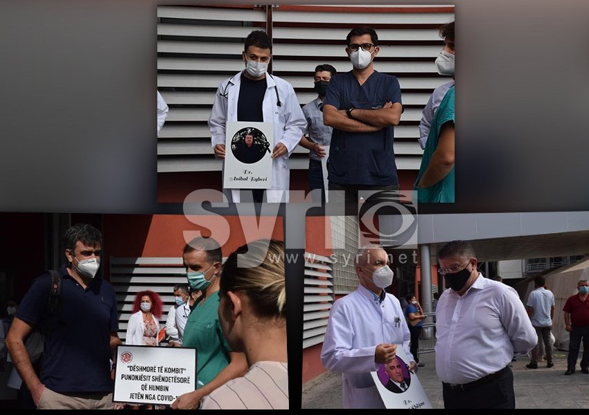 Mjekët në protestë me fotot e kolegëve që vdiqën nga Covid-19