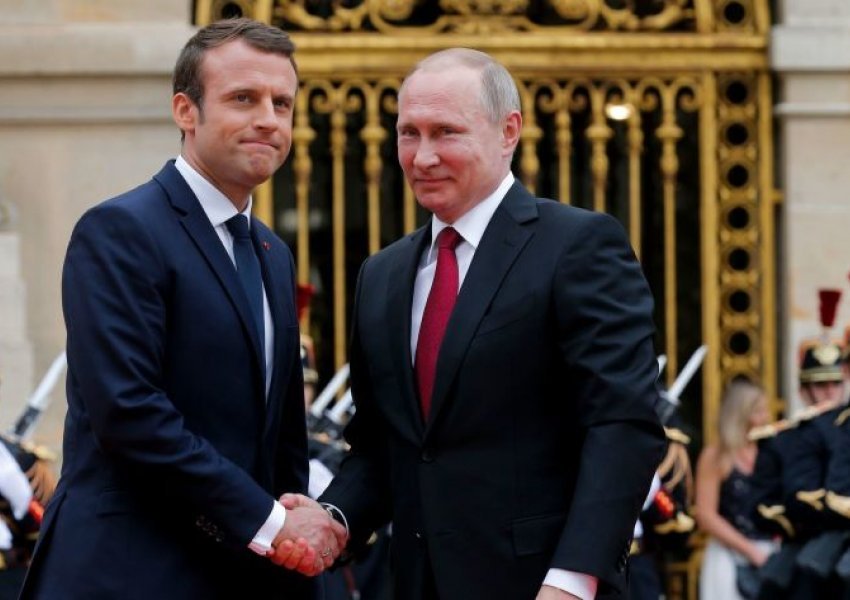 Hetim ndaj dy gazetarëve në Francë, publikuan bisedën telefonike Macron-Putin