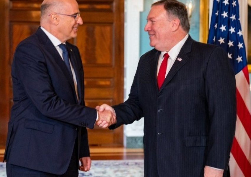 Pompeo viziton Greqinë, takohet me homologun Dendias