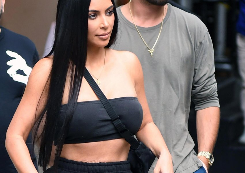 Kim Kardashian habit fansat, poston foton me ish-partnerin e motrës 