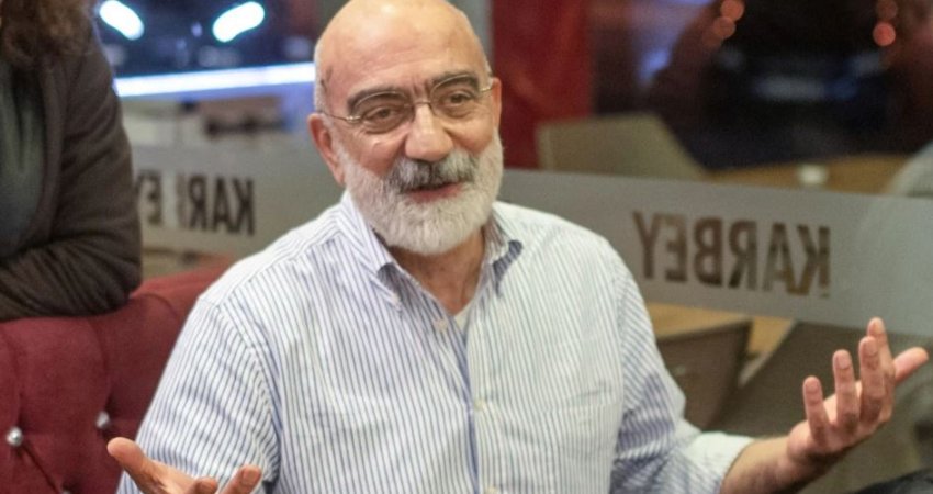 Turqia liron nga burgu gazetarin, Ahmet Altan