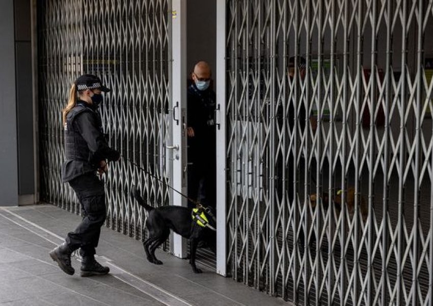 Alarm në London Bridge, gjendet një pako e dyshimtë! Dëshmitarët: Po vrapojnë të gjithë