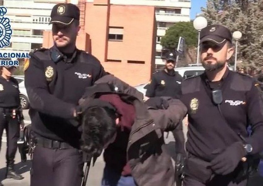 Madrid, del para gjyqit burri që 'vrau dhe hëngri' nënën e tij