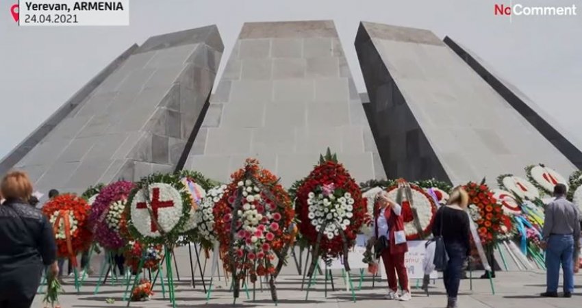 Armenët bëjnë homazhe tek memoriali i viktimave nga masakra e vitit 1915