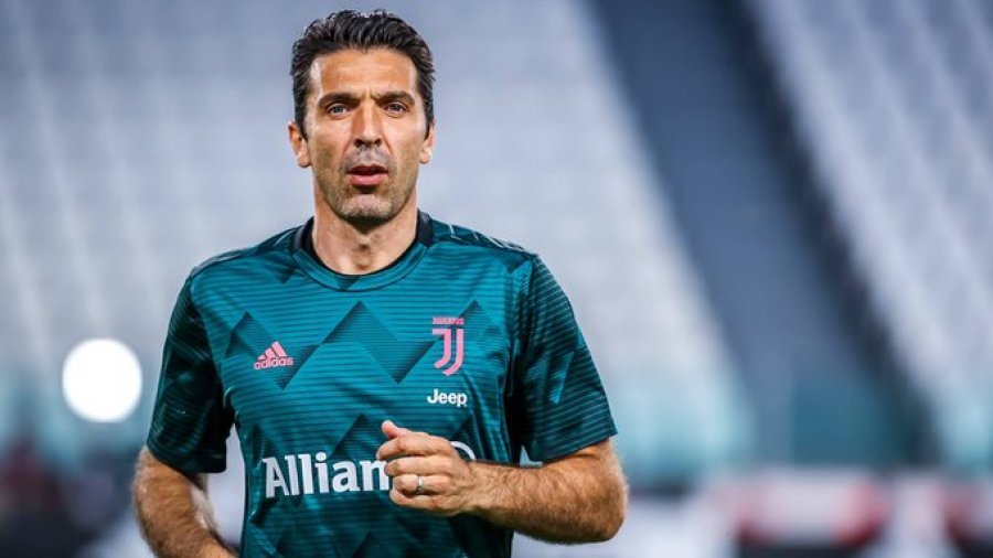 Buffon hap akademinë e tij të futbollit