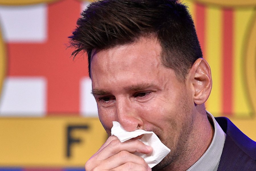 Momenti që do të bëjë xhiron e botës: Messi i shkatërruar nga duartrokitjet e të pranishmëve