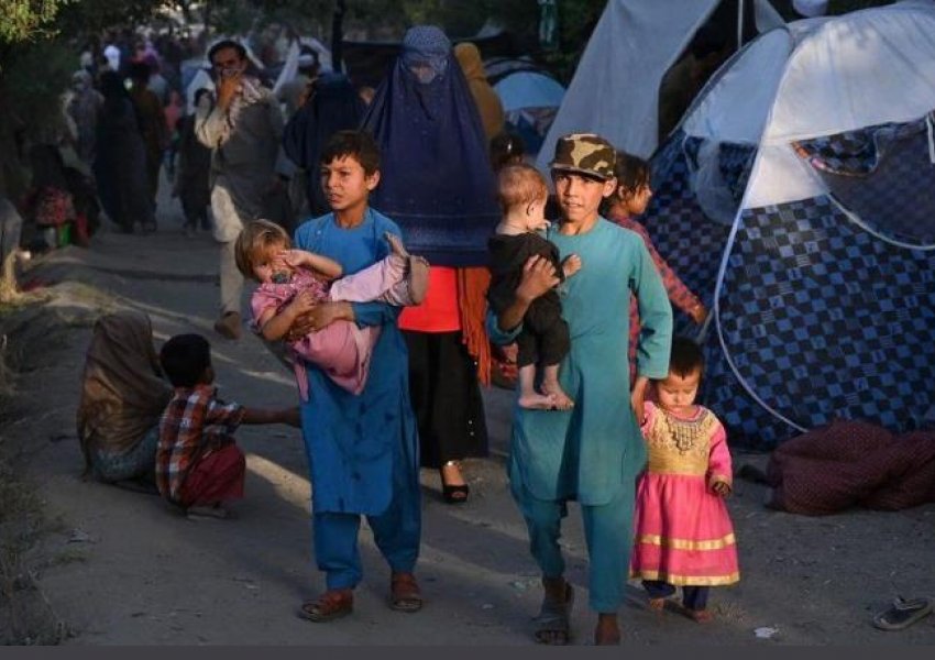 Qytetet afgane bien një nga një, talebanët marrin kryeqytetin e 11-t rajonal