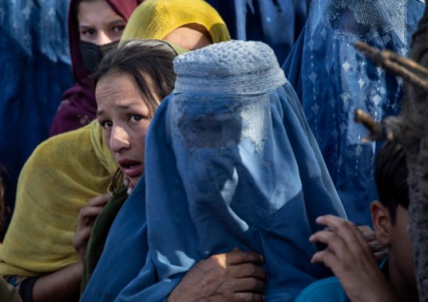 Tronditëse/ Talebanët po shkojnë në çdo derë për të ‘kapur vajzat deri 12 vjeçe’