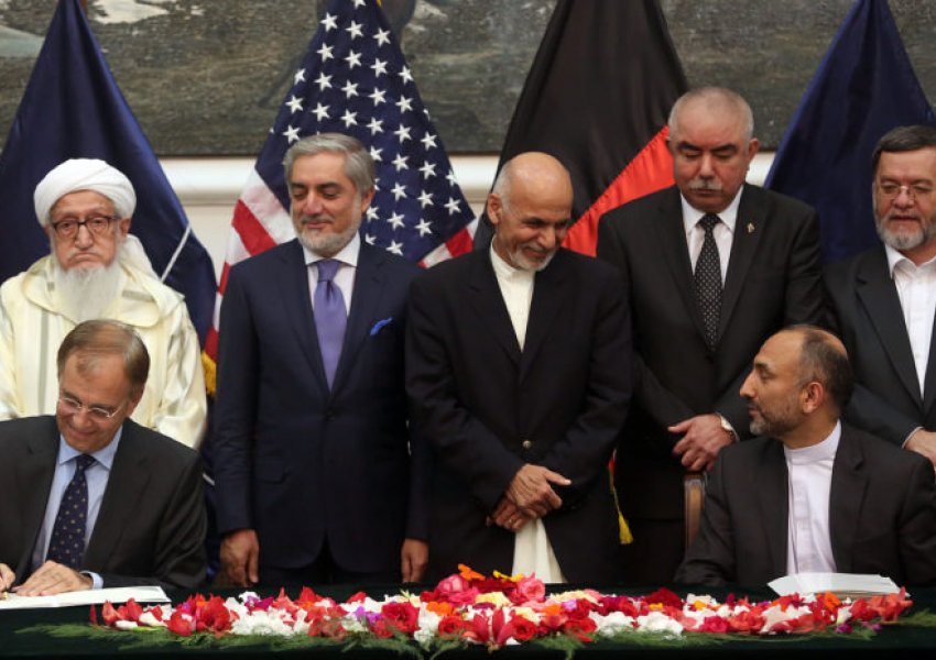 VOA/ Perëndimi mbështeti një qeveri të korruptuar në Afganistan