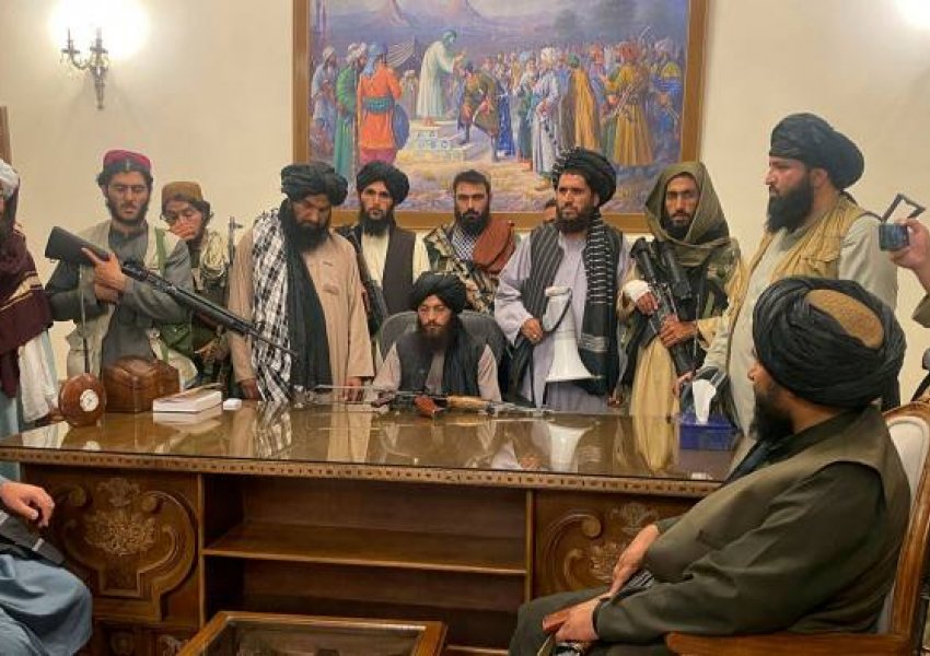 Pse afganët në fund nuk bënë asnjë rezistencë ndaj talibanëve?
