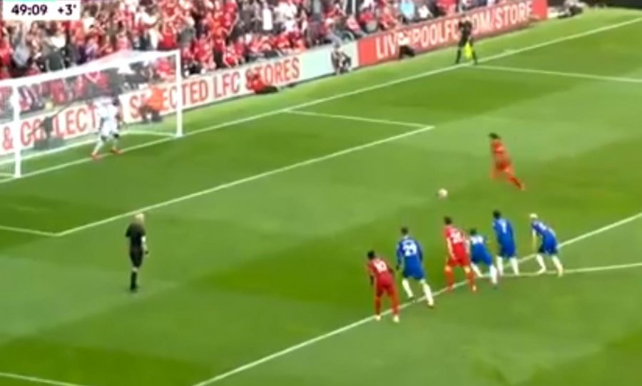 VIDEO/ Penallti për Liverpool, Salah përballë Mendy