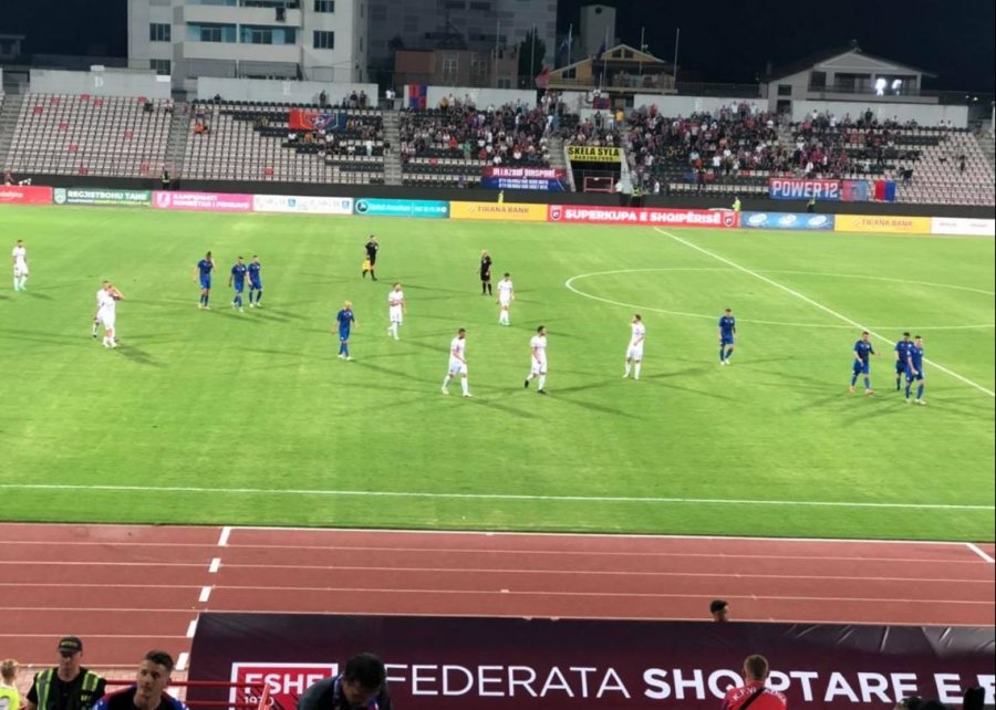 Teuta – Vllaznia/ Tensione dhe raste pafund, mbyllet pjesa e parë e finales së Superkupës së Shqipërisë