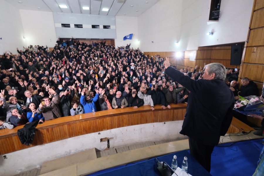 Berisha 'shpërthen' kundër Vuçiçit: S'do ta prekësh kurrë më Kosovën, harroje! Edhe ti ke kryer masakra