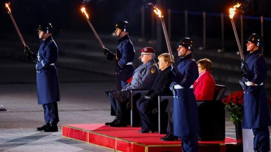 ‘Faleminderit nga zemra’/ Gjermania i jep lamtumirën Kancelares më jetë gjatë Angela Merkel  