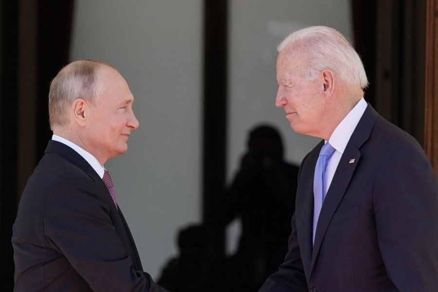 Biden do ta paralajmërojë Putin për pasojat ekonomike, nëse pushton Ukrainën