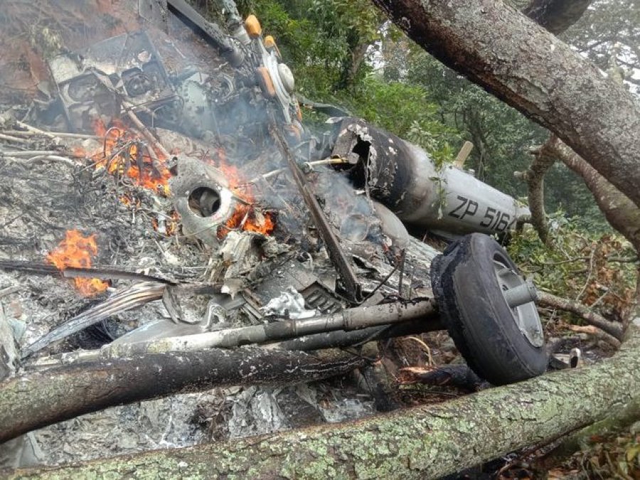 VIDEO/ Rrëzohet helikopteri më të cilin udhëtonte Shefi i Shtabit të ushtrisë, 4 të vdekur