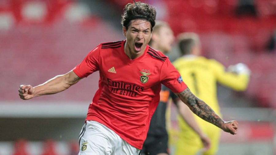 Newcastle ofroi 50 milionë euro për lojtarin, Benfica refuzon